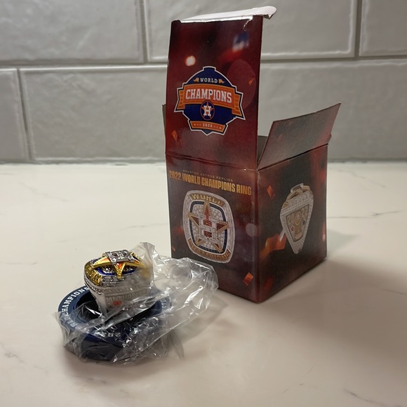 Houston Astros World Championship Ring 2022 - Picture 2 of 4